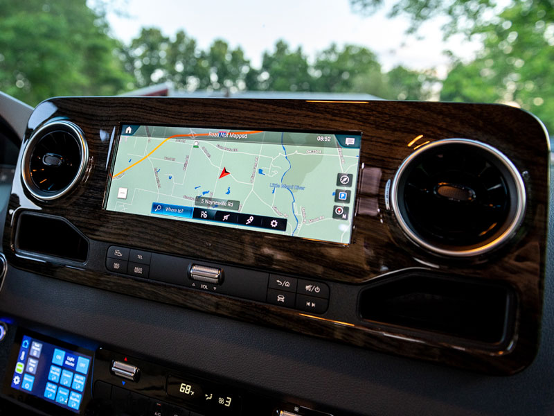 Multimedia system in front dashboard